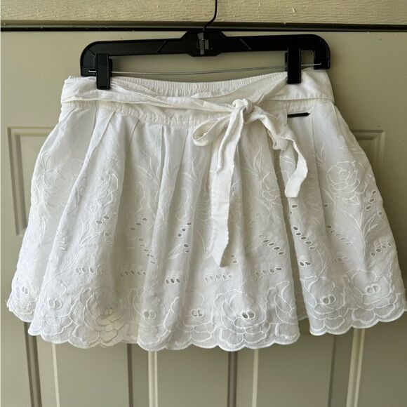 Abercrombie & Fitch White Floral Cutout Mini Skirt Size L - Picture 4 of 12